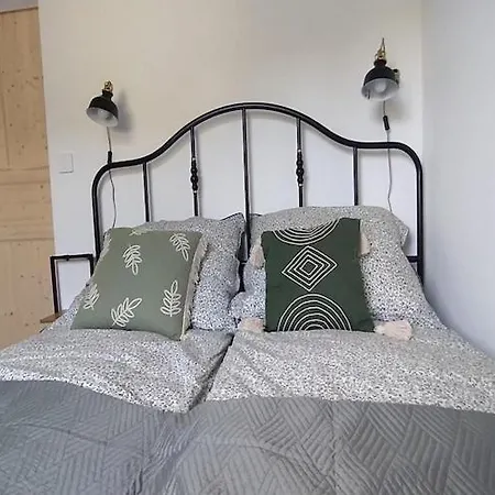 With Private Garden, Sauna, Jacuzzi Сasa de vacaciones *