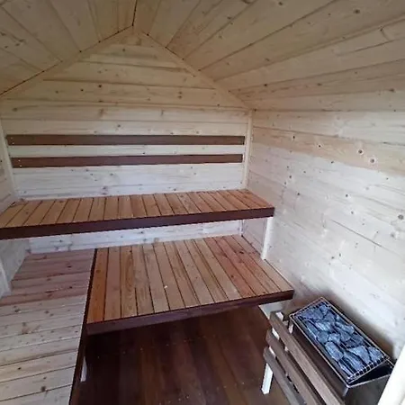 With Private Garden, Sauna, Jacuzzi Сasa de vacaciones *