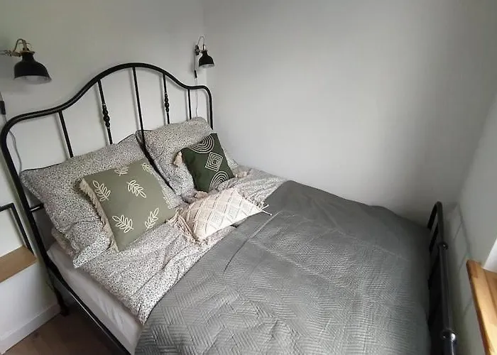 With Private Garden, Sauna, Jacuzzi بيت للعطل Zitzmin