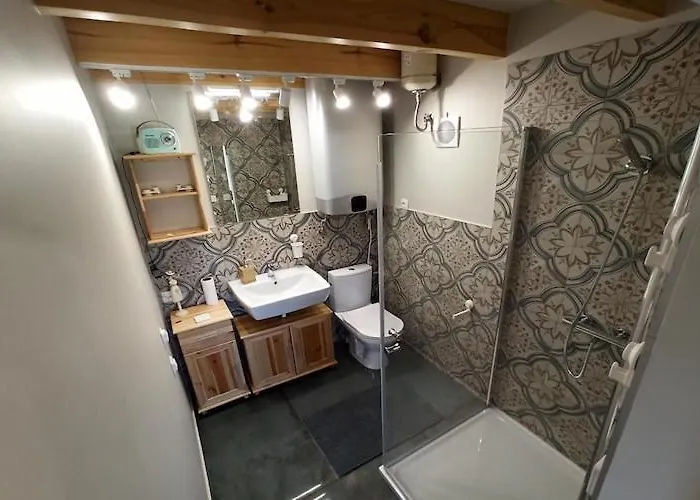 With Private Garden, Sauna, Jacuzzi بيت للعطل Zitzmin