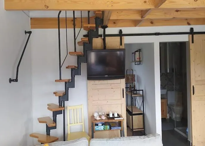 With Private Garden, Sauna, Jacuzzi بيت للعطل