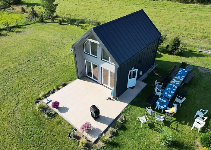 With Private Garden, Sauna, Jacuzzi بيت للعطل