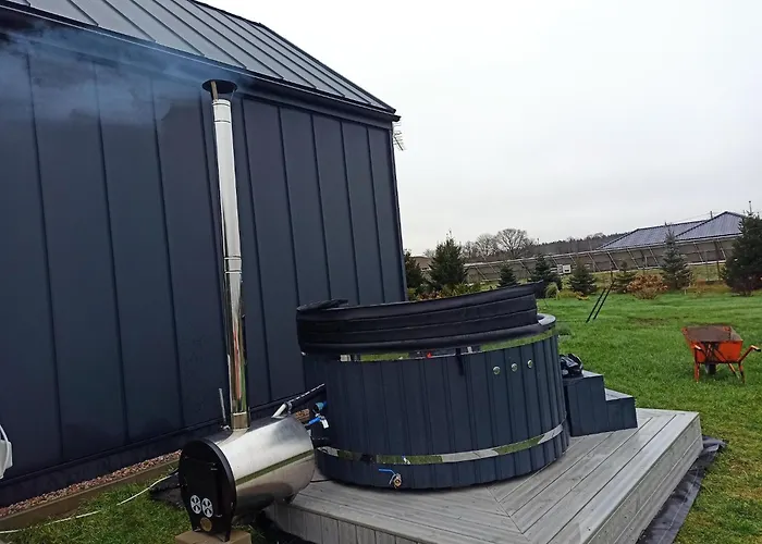 With Private Garden, Sauna, Jacuzzi بيت للعطل Zitzmin